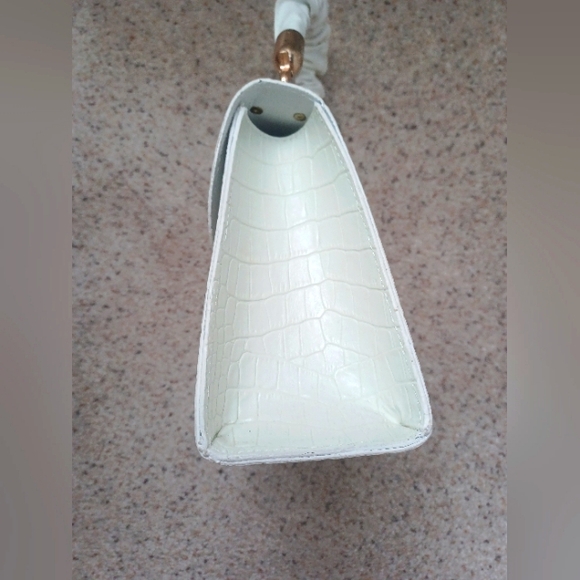 Handle Bag - Picture 4 of 4